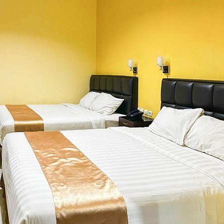 Kartika Hotel Syariah Pacitan Mitra Reddoorz Exterior photo