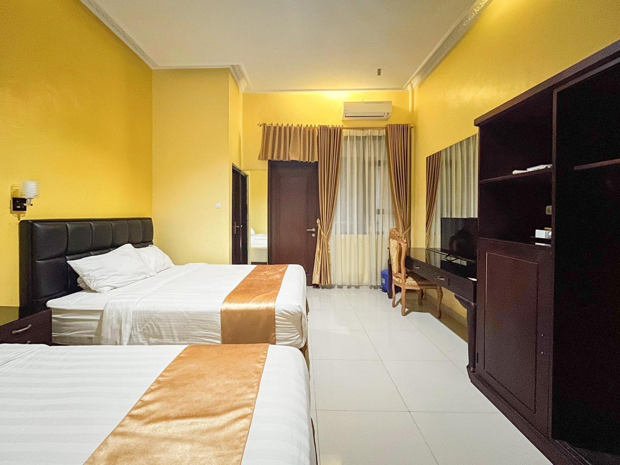 Kartika Hotel Syariah Pacitan Mitra Reddoorz Exterior photo