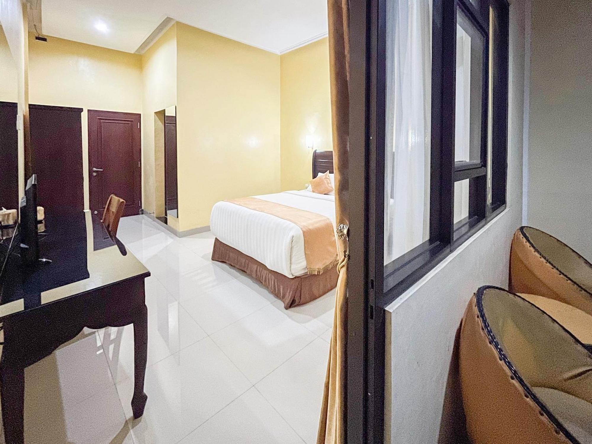 Kartika Hotel Syariah Pacitan Mitra Reddoorz Exterior photo