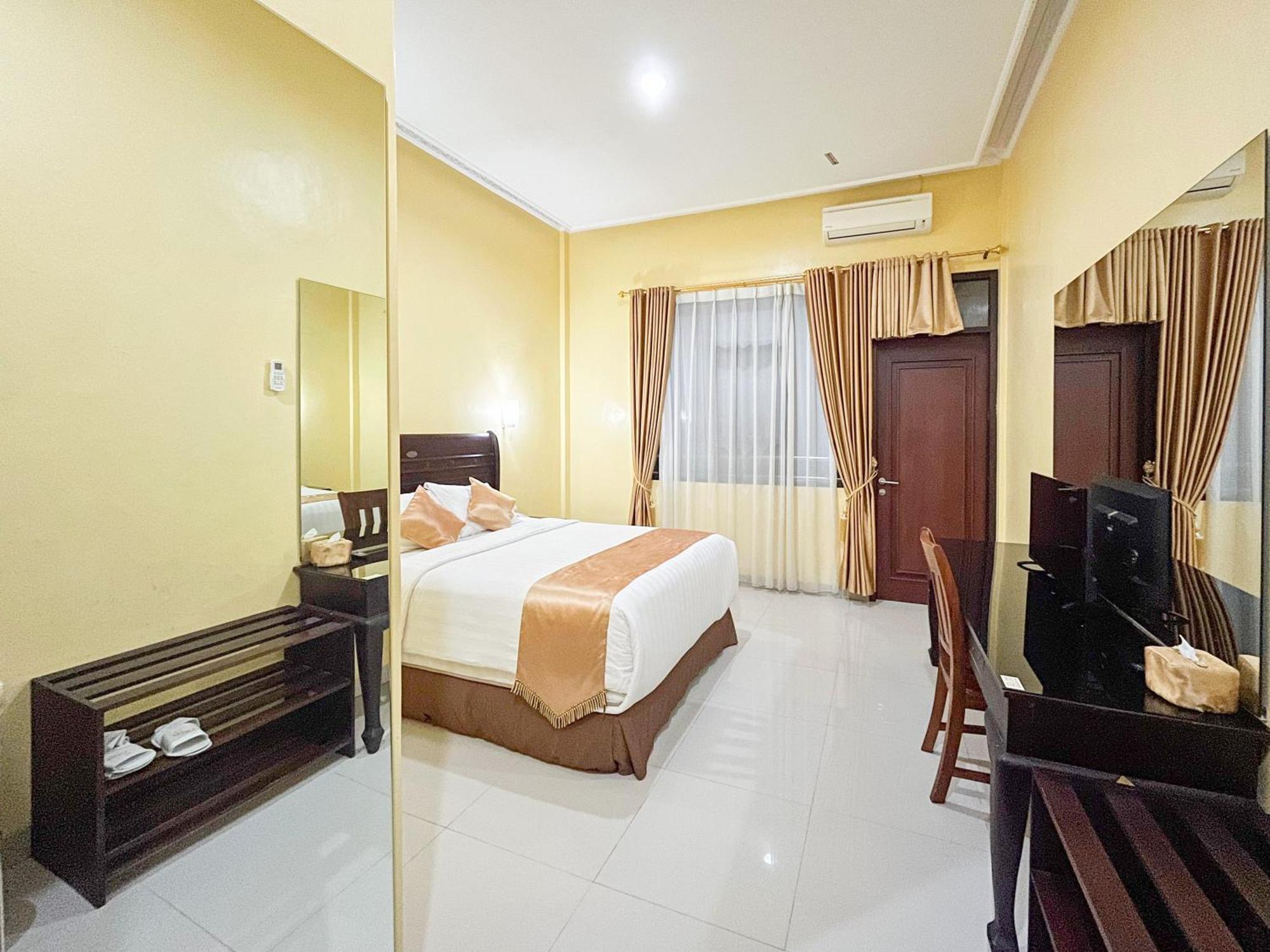 Kartika Hotel Syariah Pacitan Mitra Reddoorz Exterior photo