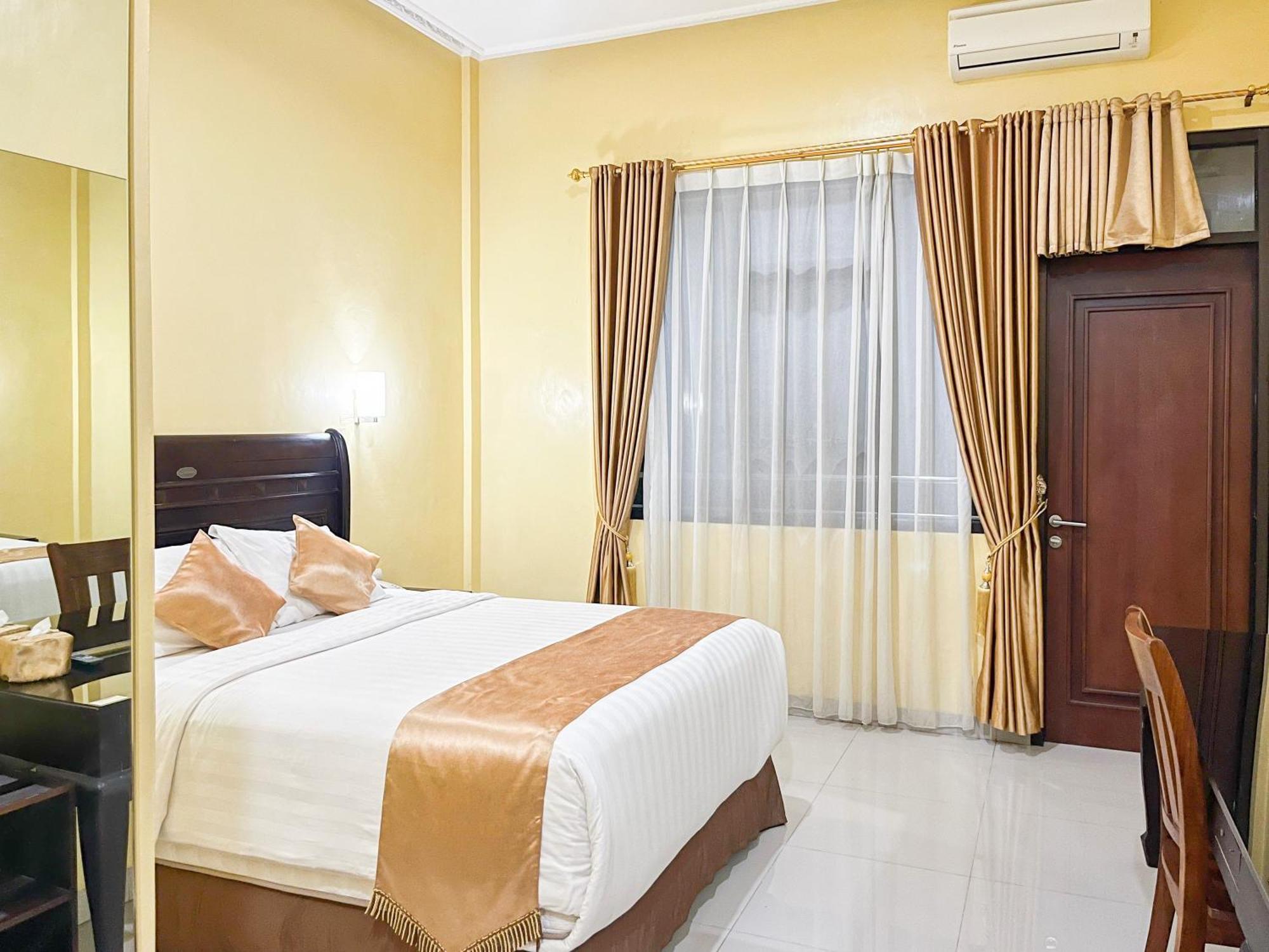 Kartika Hotel Syariah Pacitan Mitra Reddoorz Exterior photo