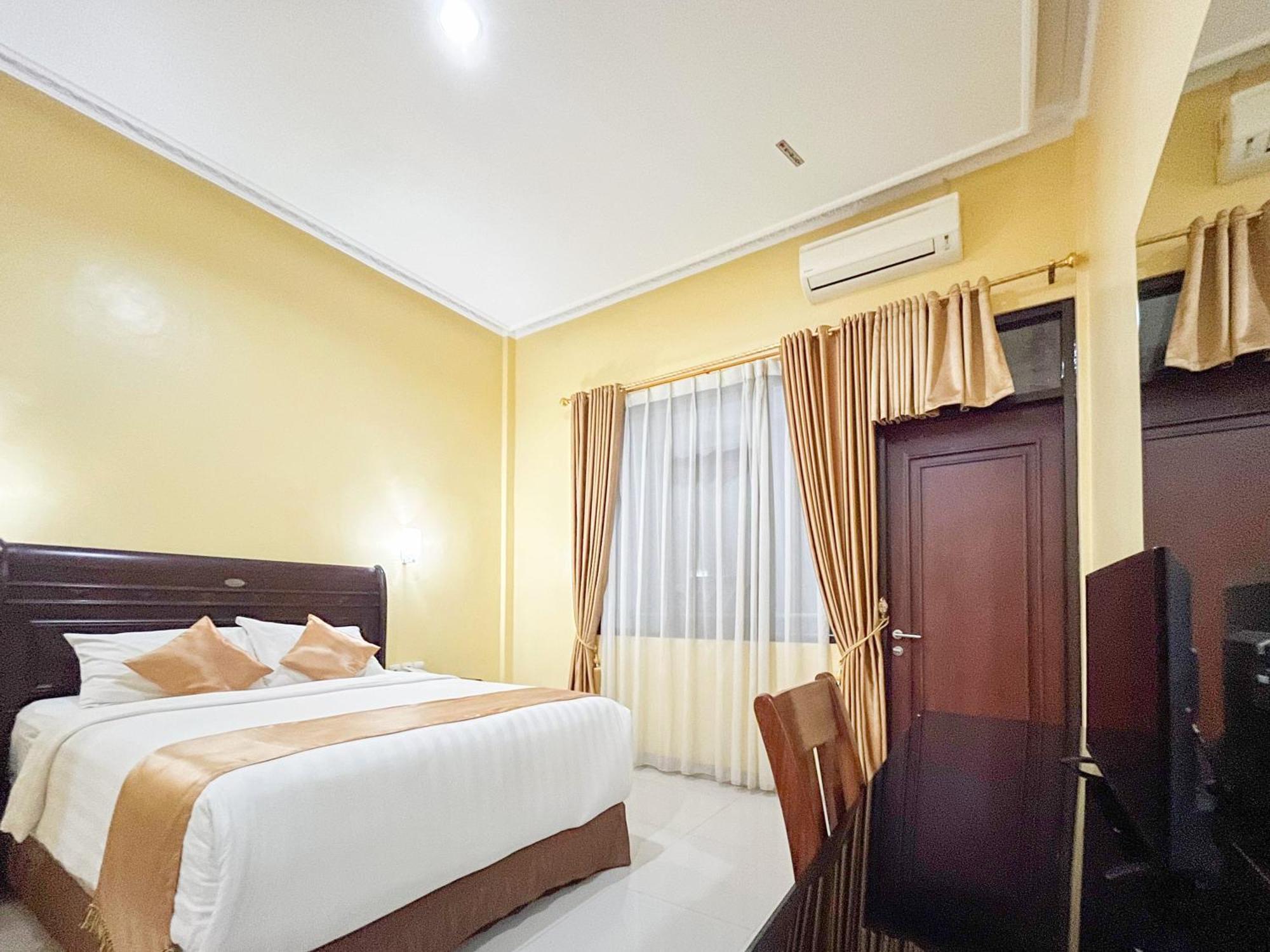 Kartika Hotel Syariah Pacitan Mitra Reddoorz Exterior photo