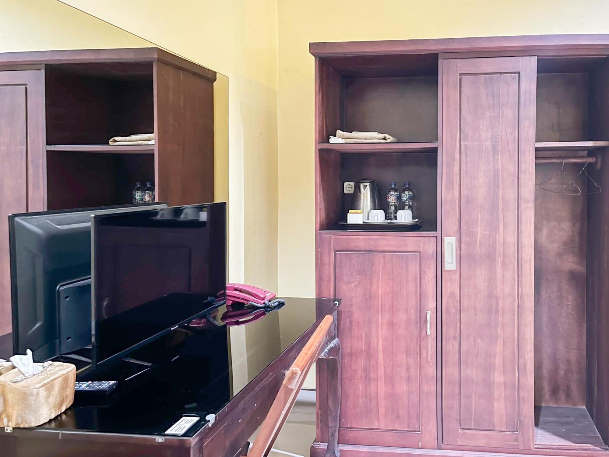 Kartika Hotel Syariah Pacitan Mitra Reddoorz Exterior photo