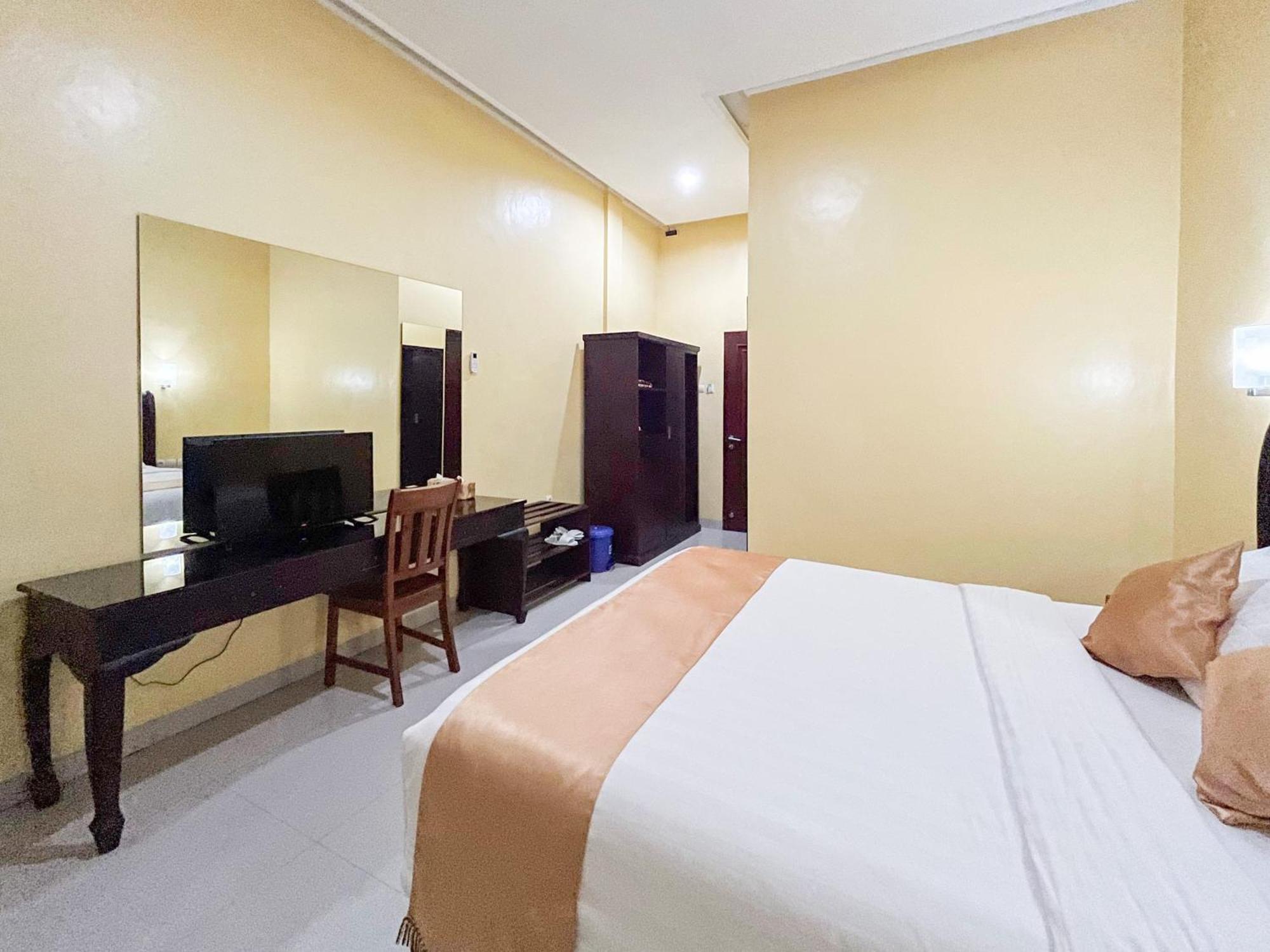 Kartika Hotel Syariah Pacitan Mitra Reddoorz Exterior photo