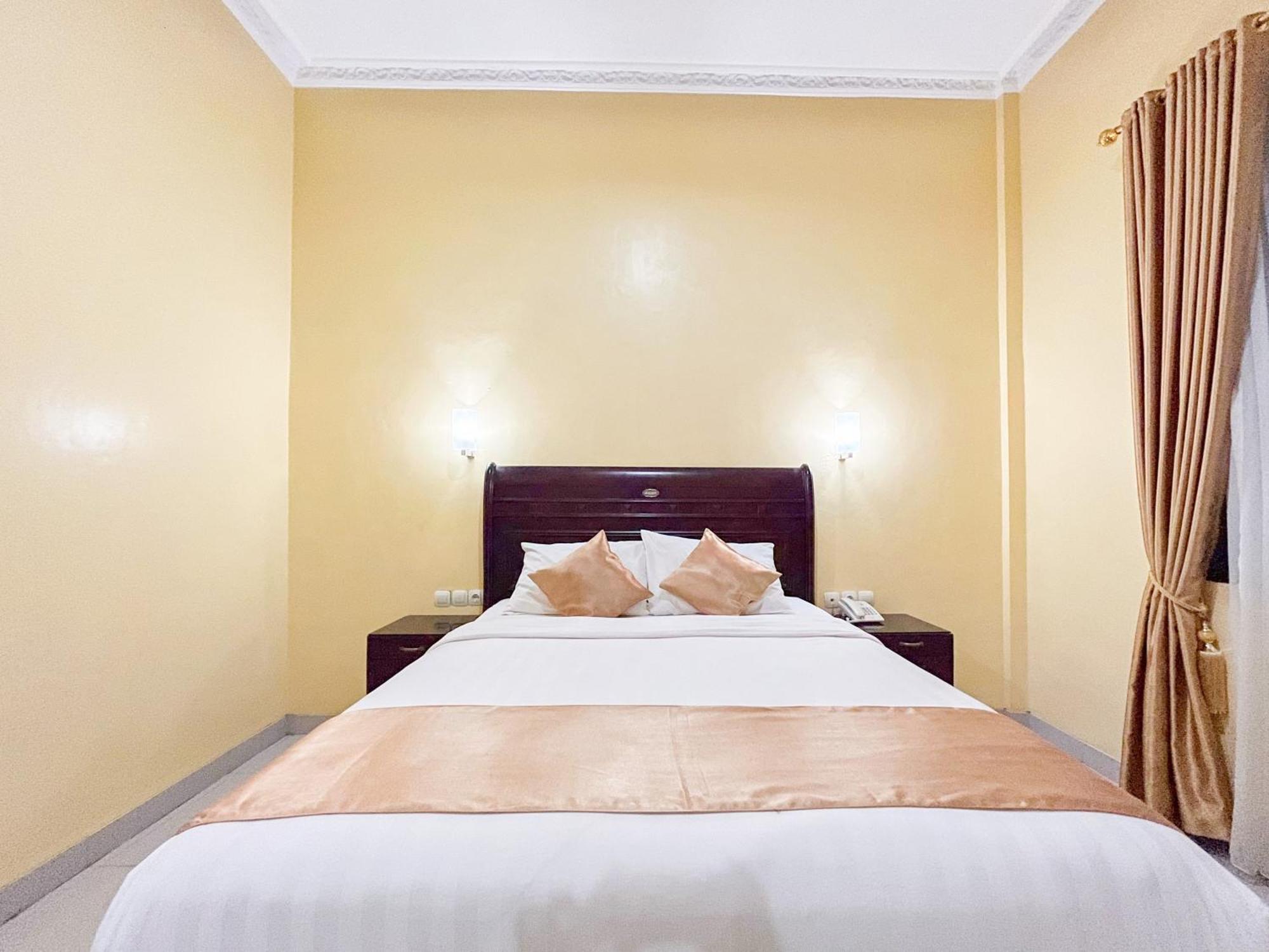 Kartika Hotel Syariah Pacitan Mitra Reddoorz Exterior photo