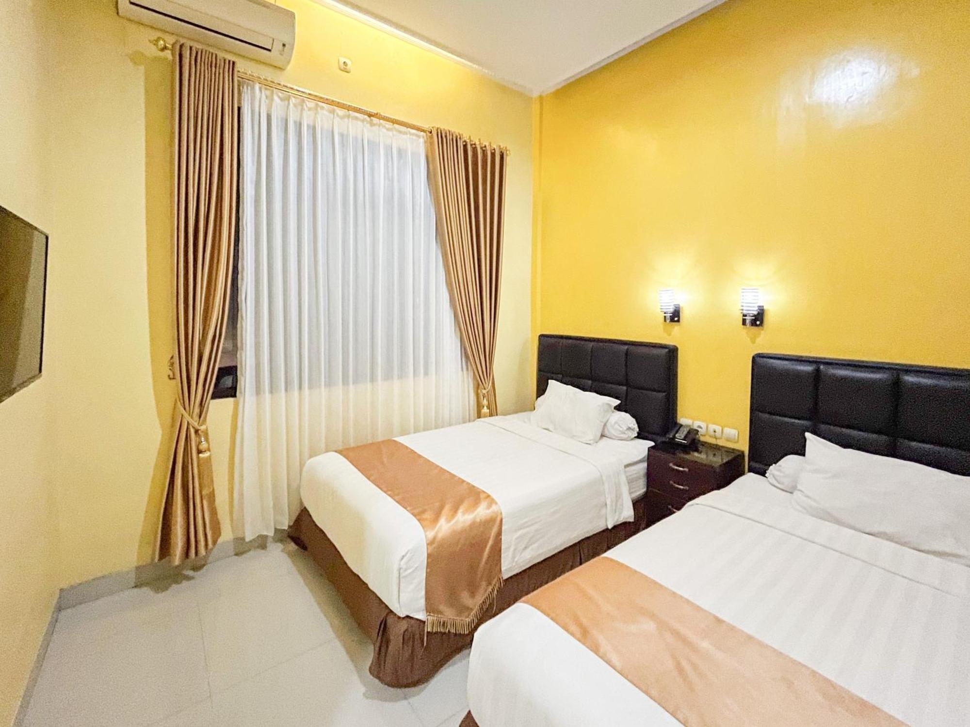 Kartika Hotel Syariah Pacitan Mitra Reddoorz Exterior photo