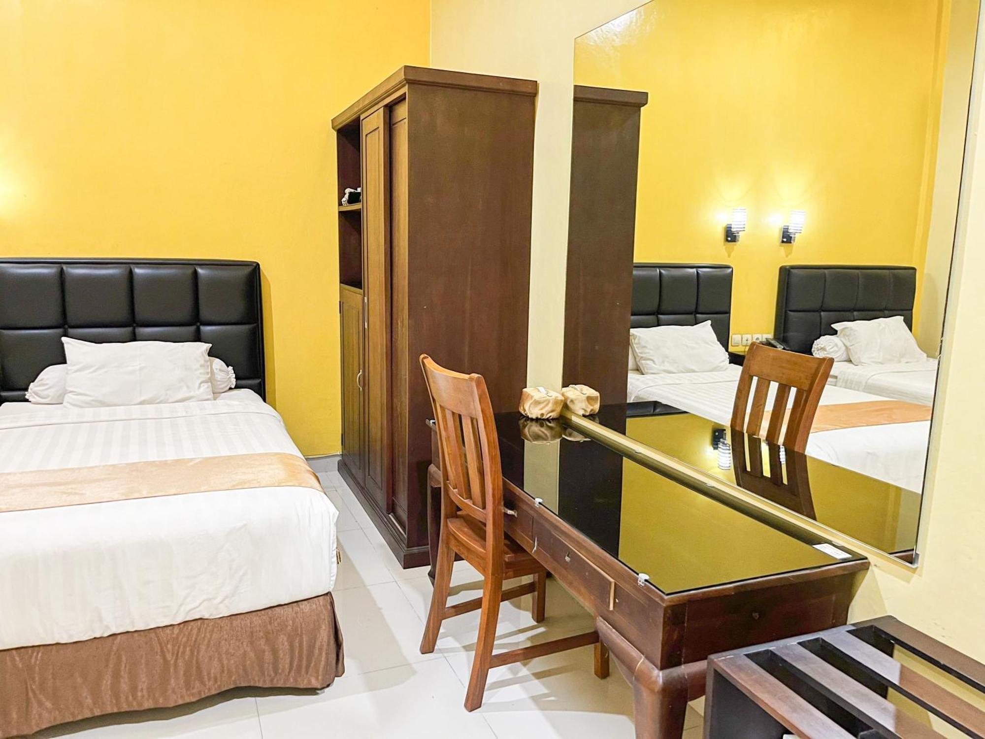 Kartika Hotel Syariah Pacitan Mitra Reddoorz Exterior photo