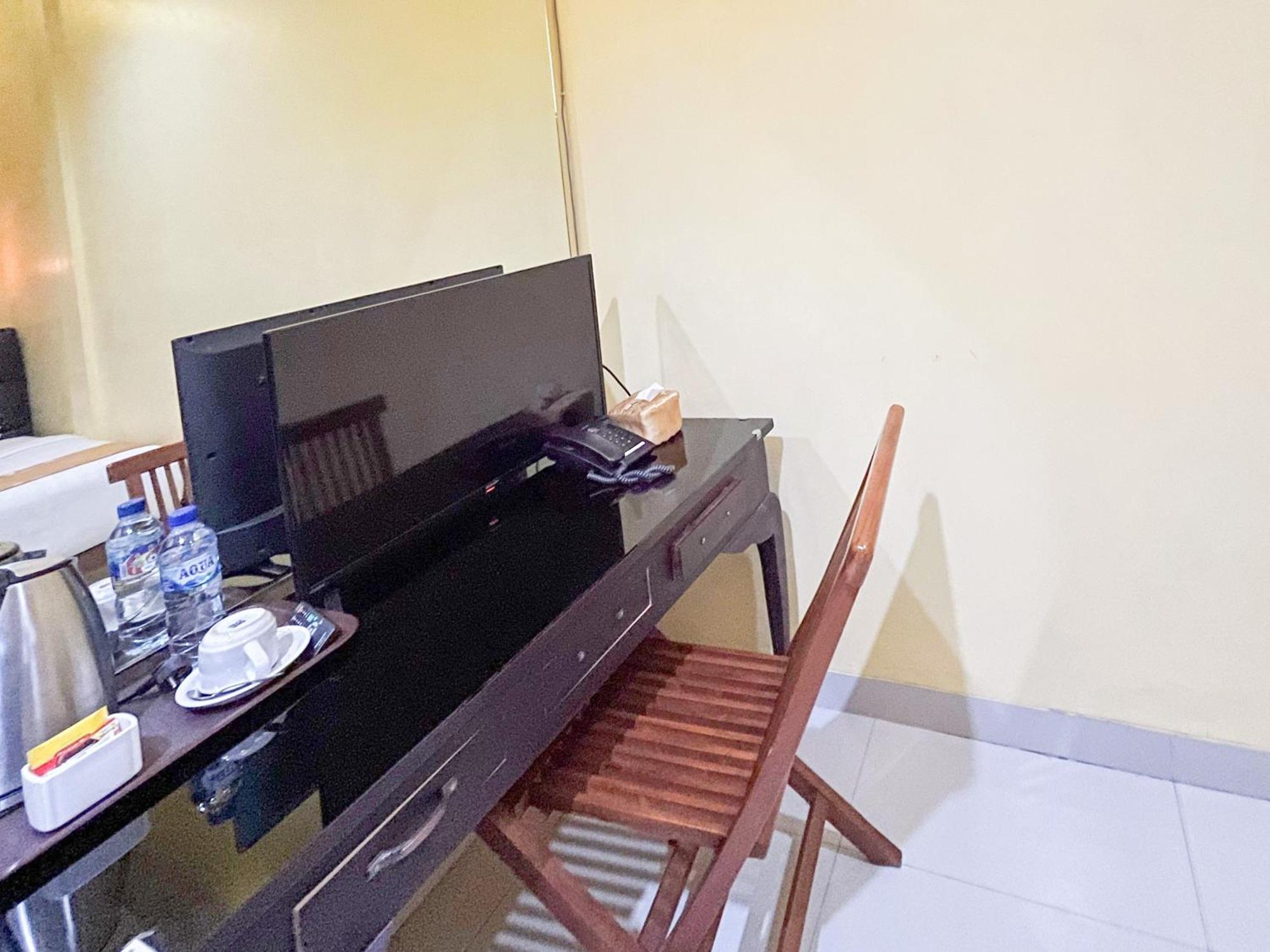 Kartika Hotel Syariah Pacitan Mitra Reddoorz Exterior photo