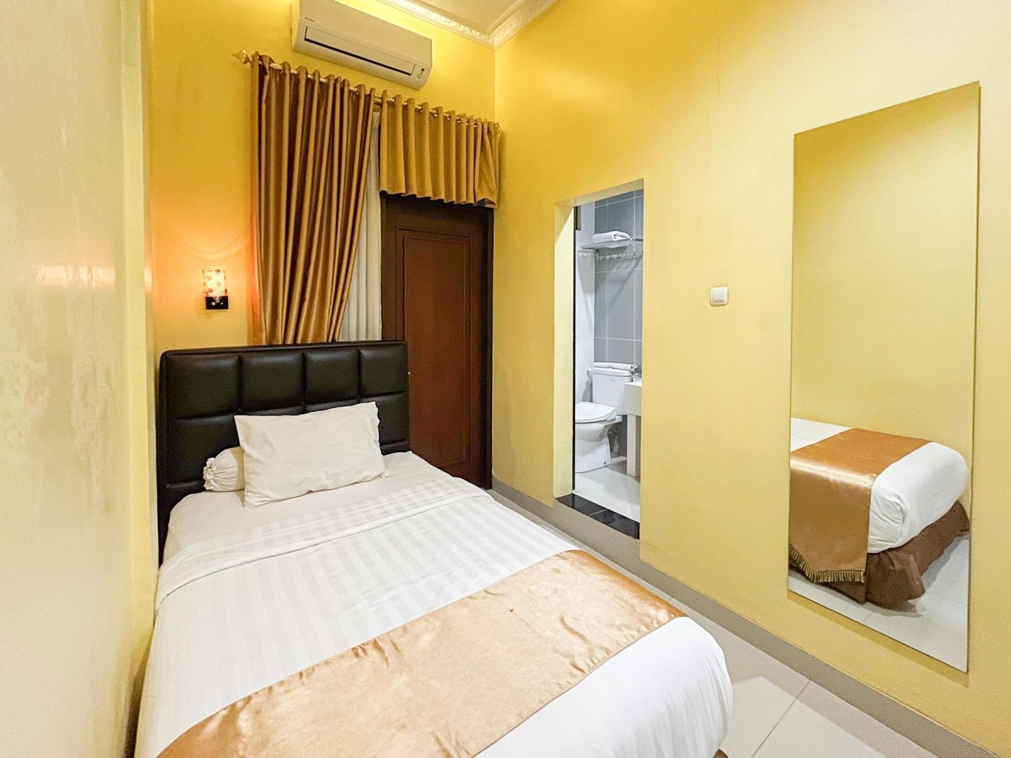 Kartika Hotel Syariah Pacitan Mitra Reddoorz Exterior photo