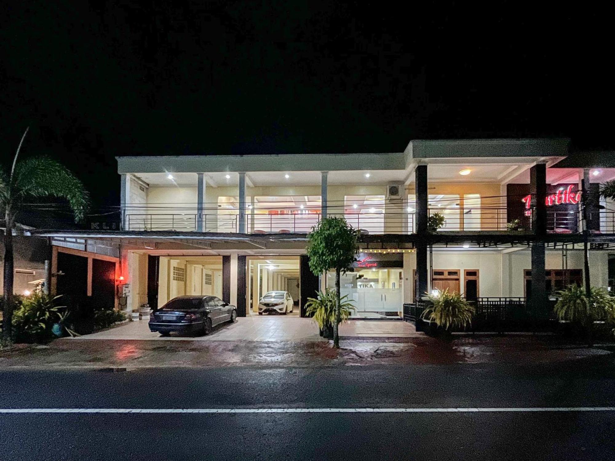 Kartika Hotel Syariah Pacitan Mitra Reddoorz Exterior photo