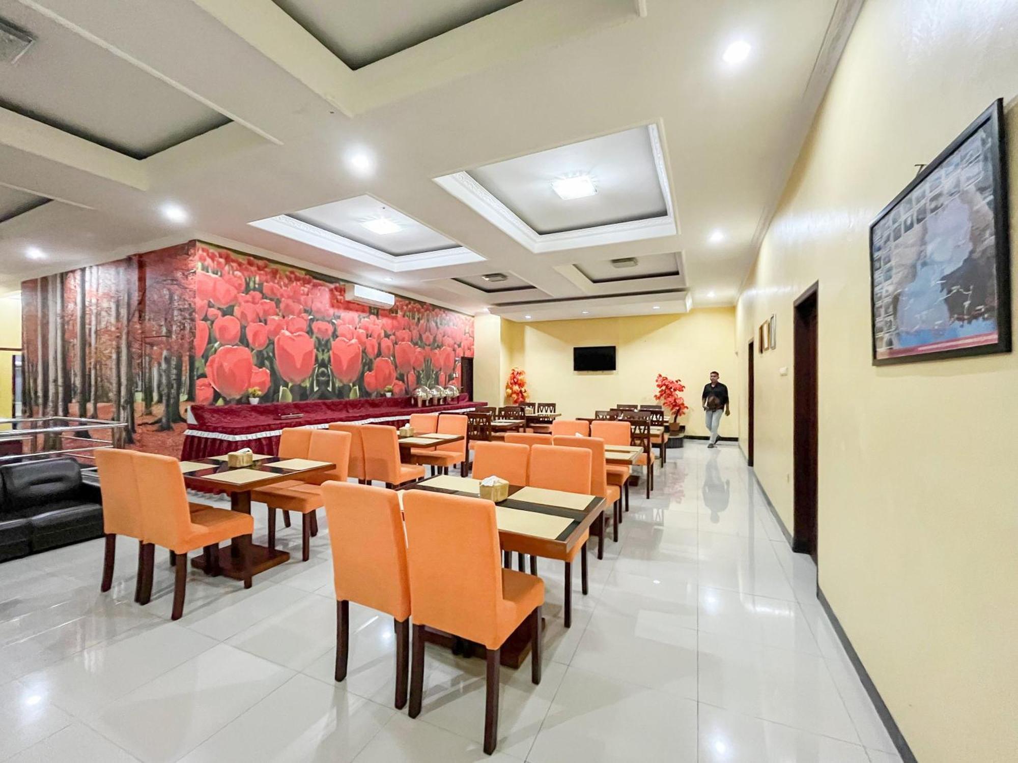 Kartika Hotel Syariah Pacitan Mitra Reddoorz Exterior photo